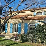Typique Entre Terre Et Βίλα Ιέρ