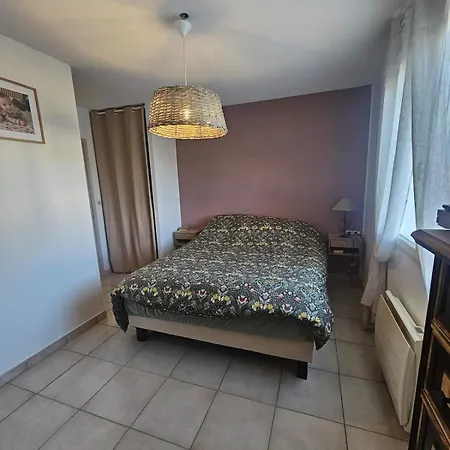 Villa Typique Entre Terre Et *